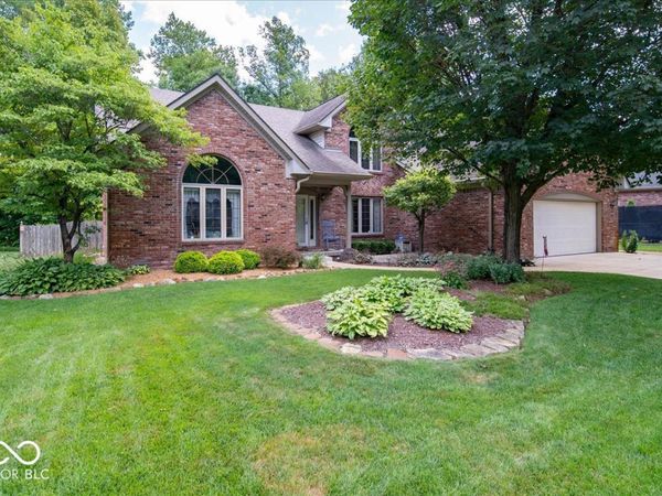 3897 S Woodfield Drive S, New Palestine, IN 46163