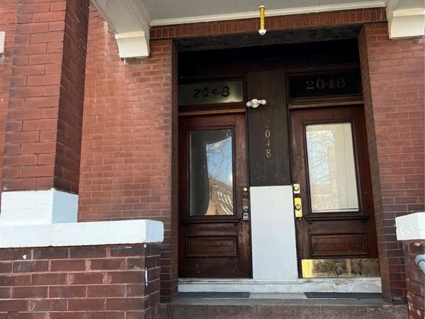 2048 Russell Boulevard, St Louis, MO 63104