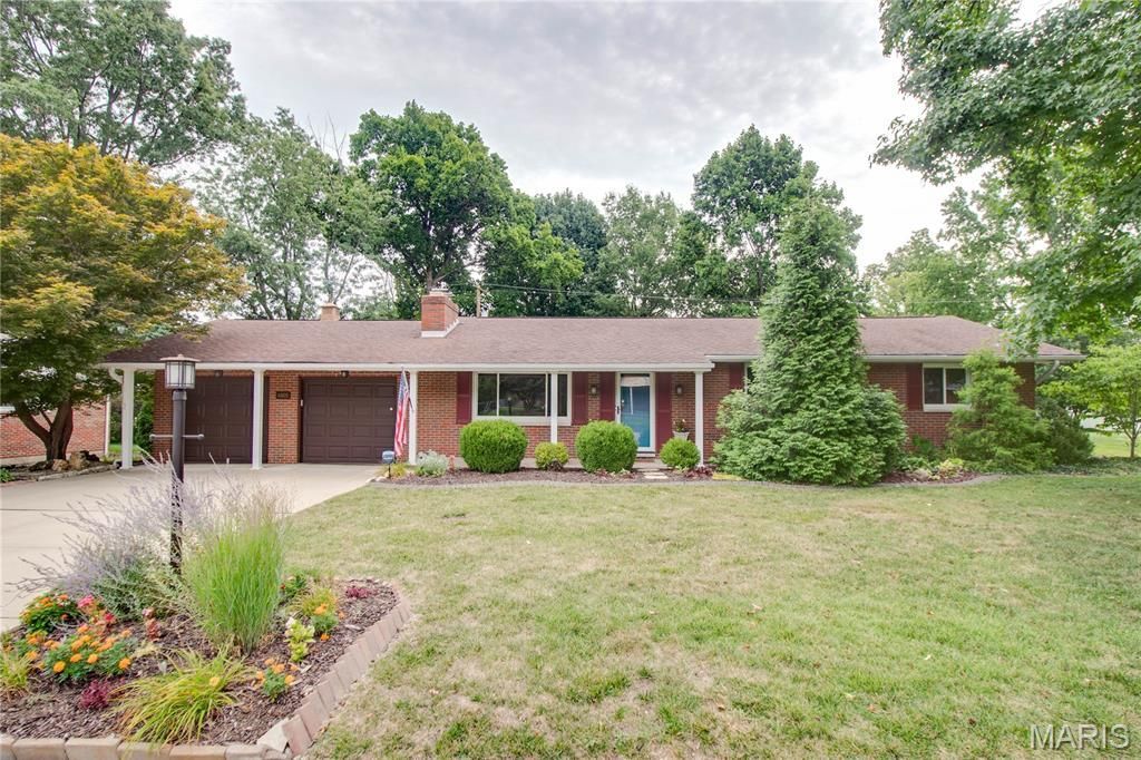 4805 Chateau Drive , Godfrey, IL 62035 Main Photo