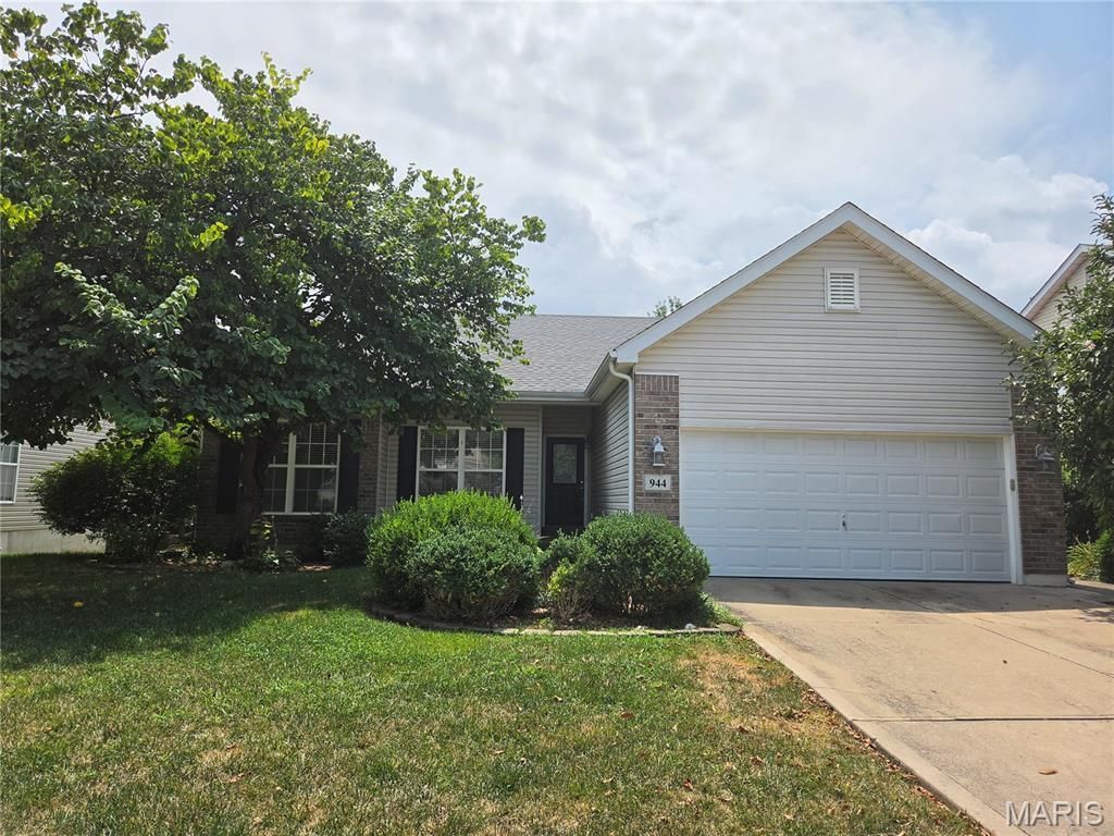 944 Daffodil Ridge Drive, O Fallon, MO 63366 Main Photo