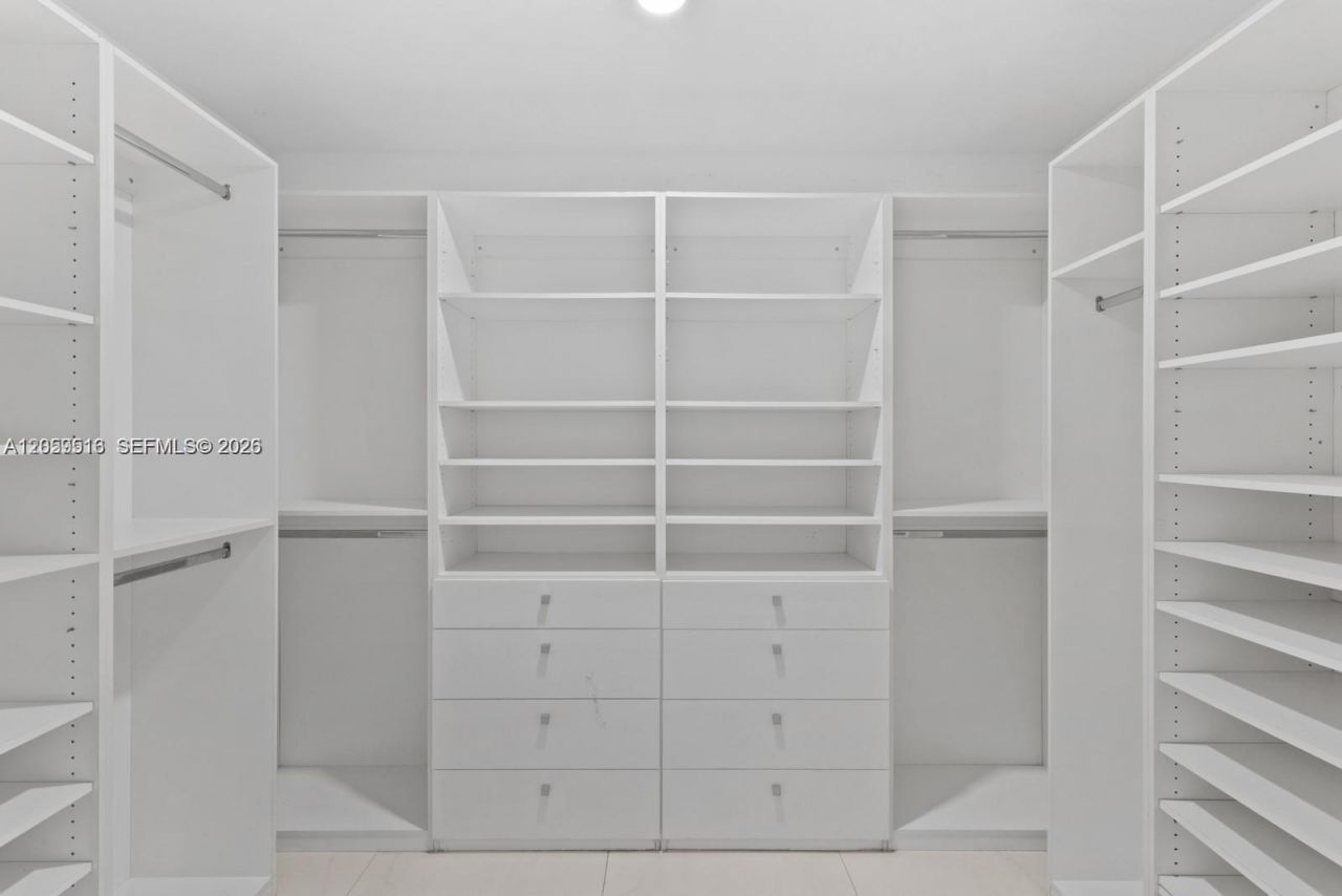 181 Crandon Blvd , Unit 207, Key Biscayne, FL 33149 Photo