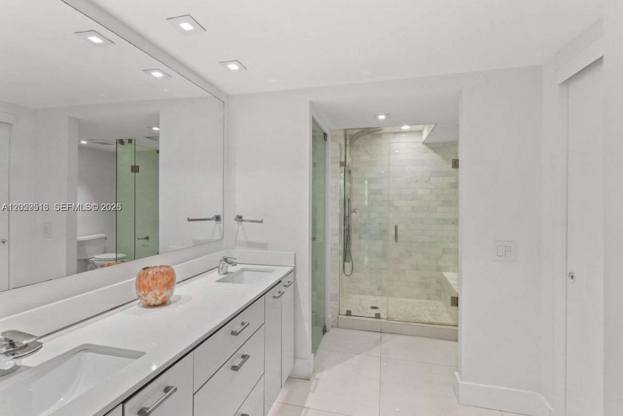 181 Crandon Blvd , Unit 207, Key Biscayne, FL 33149 Photo