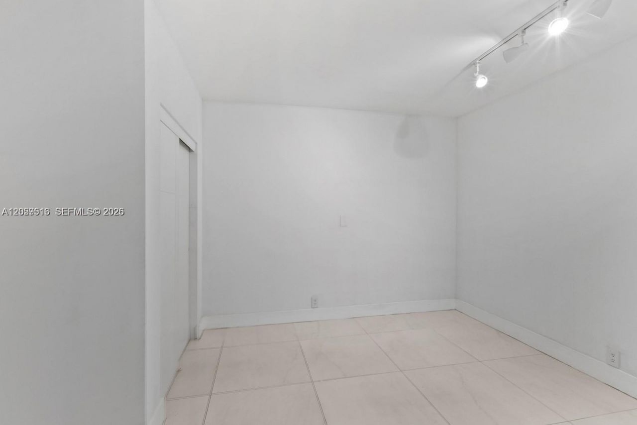 181 Crandon Blvd , Unit 207, Key Biscayne, FL 33149 Photo