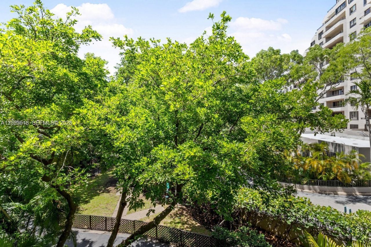 181 Crandon Blvd , Unit 207, Key Biscayne, FL 33149 Photo