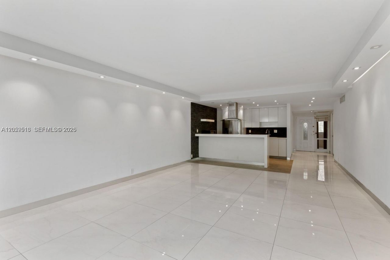 181 Crandon Blvd , Unit 207, Key Biscayne, FL 33149 Photo