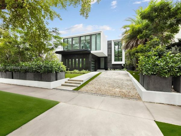 5630 Pine Tree Dr, Miami Beach, FL 33140