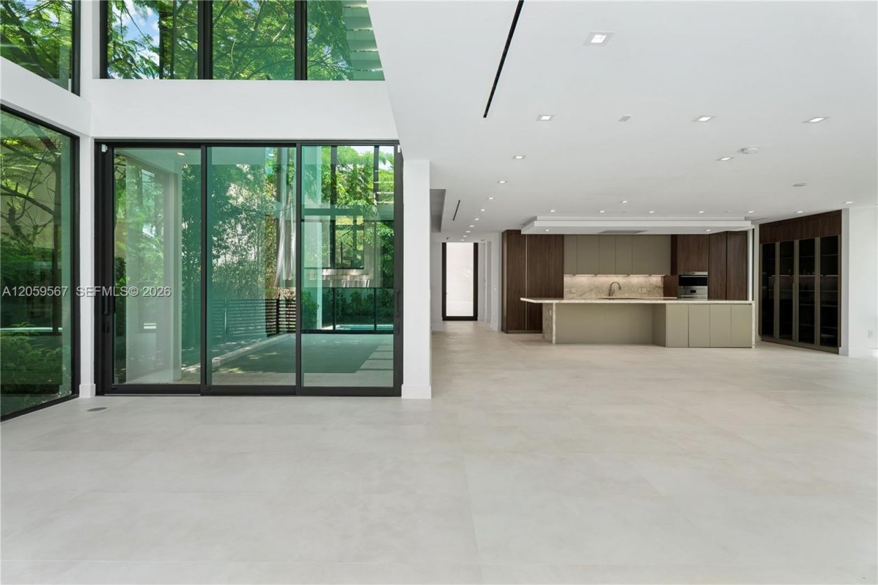 5630 Pine Tree Dr, Miami Beach, FL 33140 Photo