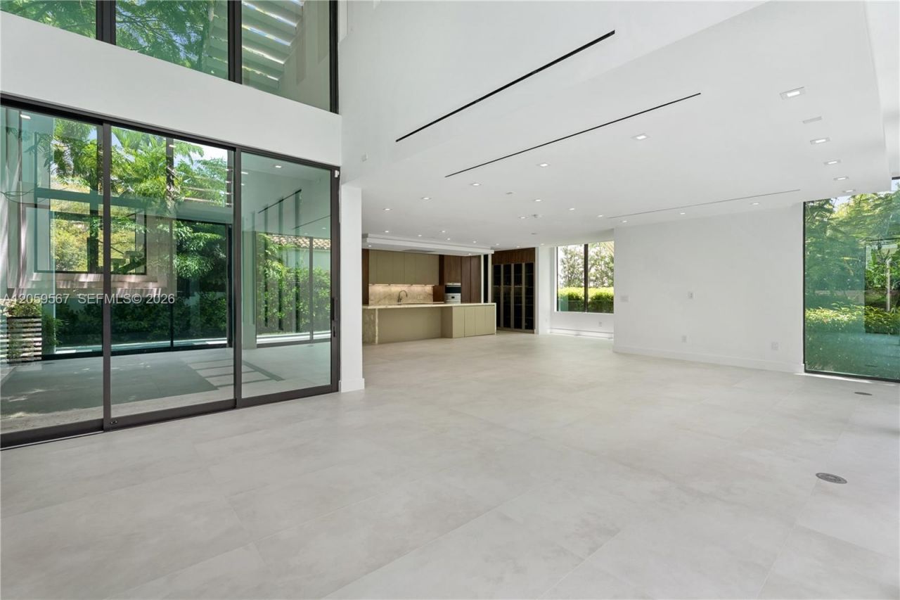 5630 Pine Tree Dr, Miami Beach, FL 33140 Photo