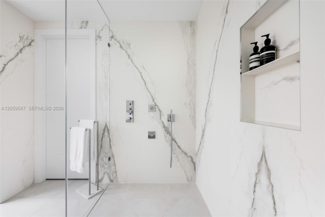 5630 Pine Tree Dr, Miami Beach, FL 33140 Photo