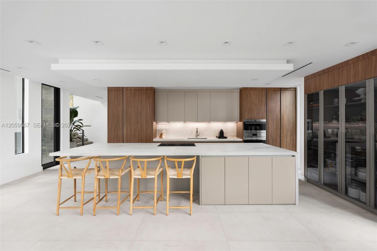 5630 Pine Tree Dr , Miami Beach, FL 33140 Photo