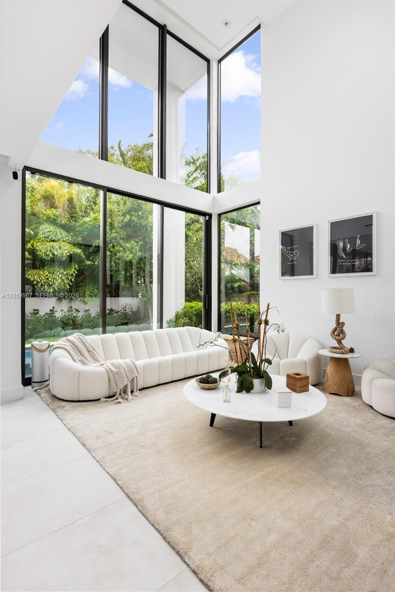 5630 Pine Tree Dr, Miami Beach, FL 33140 Photo