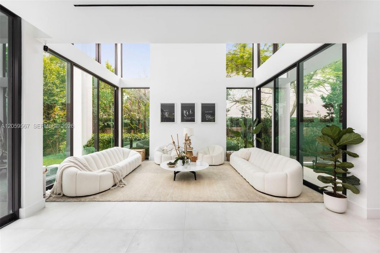5630 Pine Tree Dr, Miami Beach, FL 33140 Photo