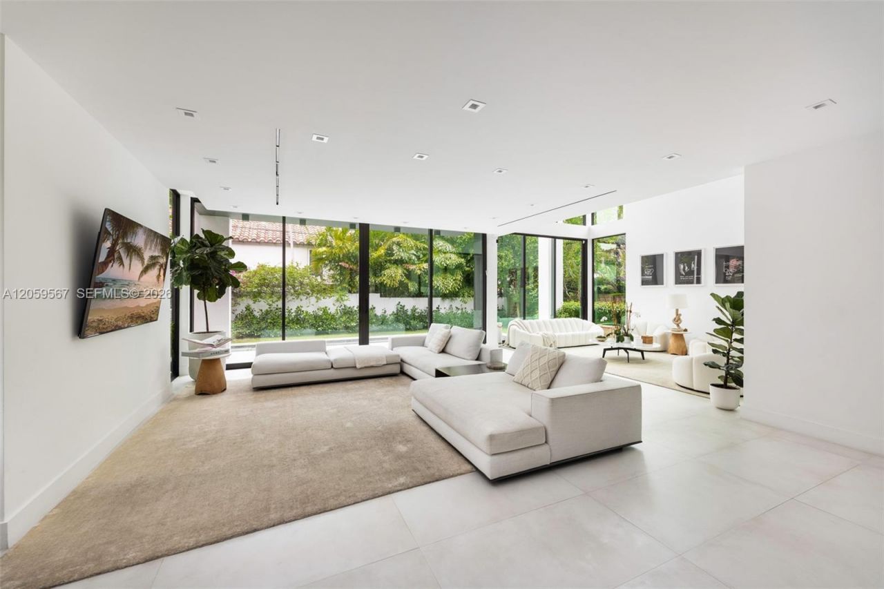 5630 Pine Tree Dr, Miami Beach, FL 33140 Photo