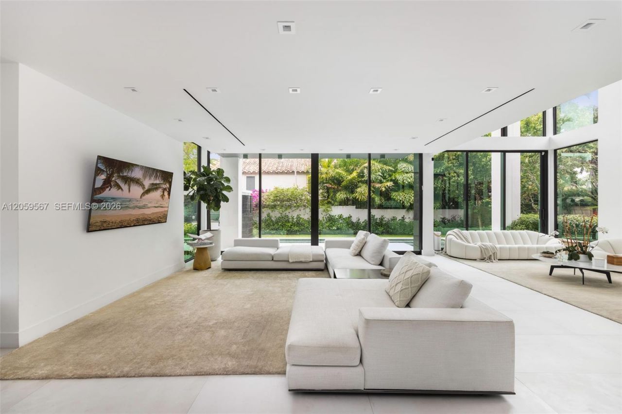 5630 Pine Tree Dr, Miami Beach, FL 33140 Photo