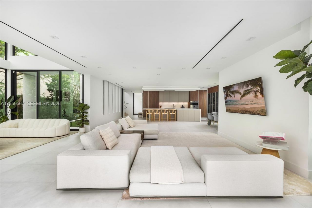 5630 Pine Tree Dr, Miami Beach, FL 33140 Photo
