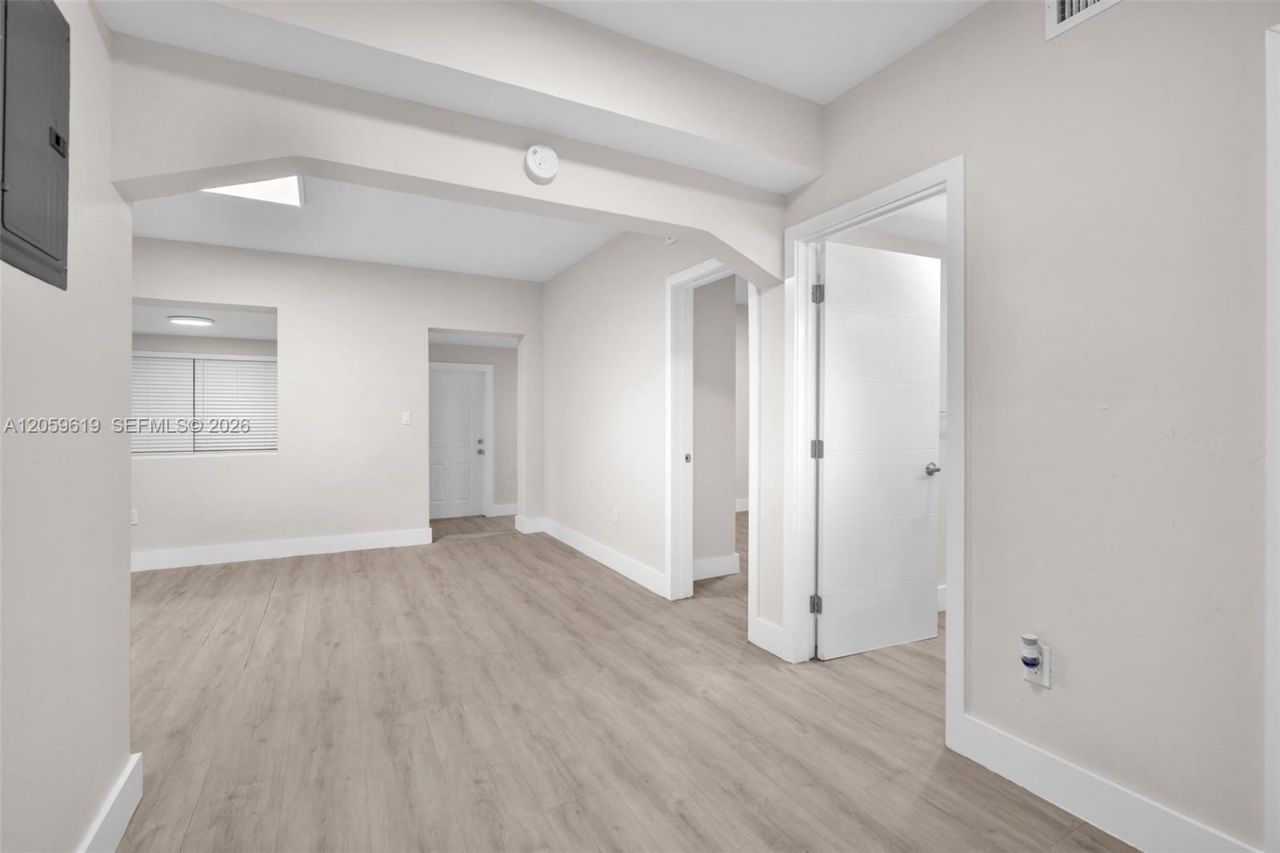 3030 NW 16th St, Unit 1, Miami, FL 33125 Photo