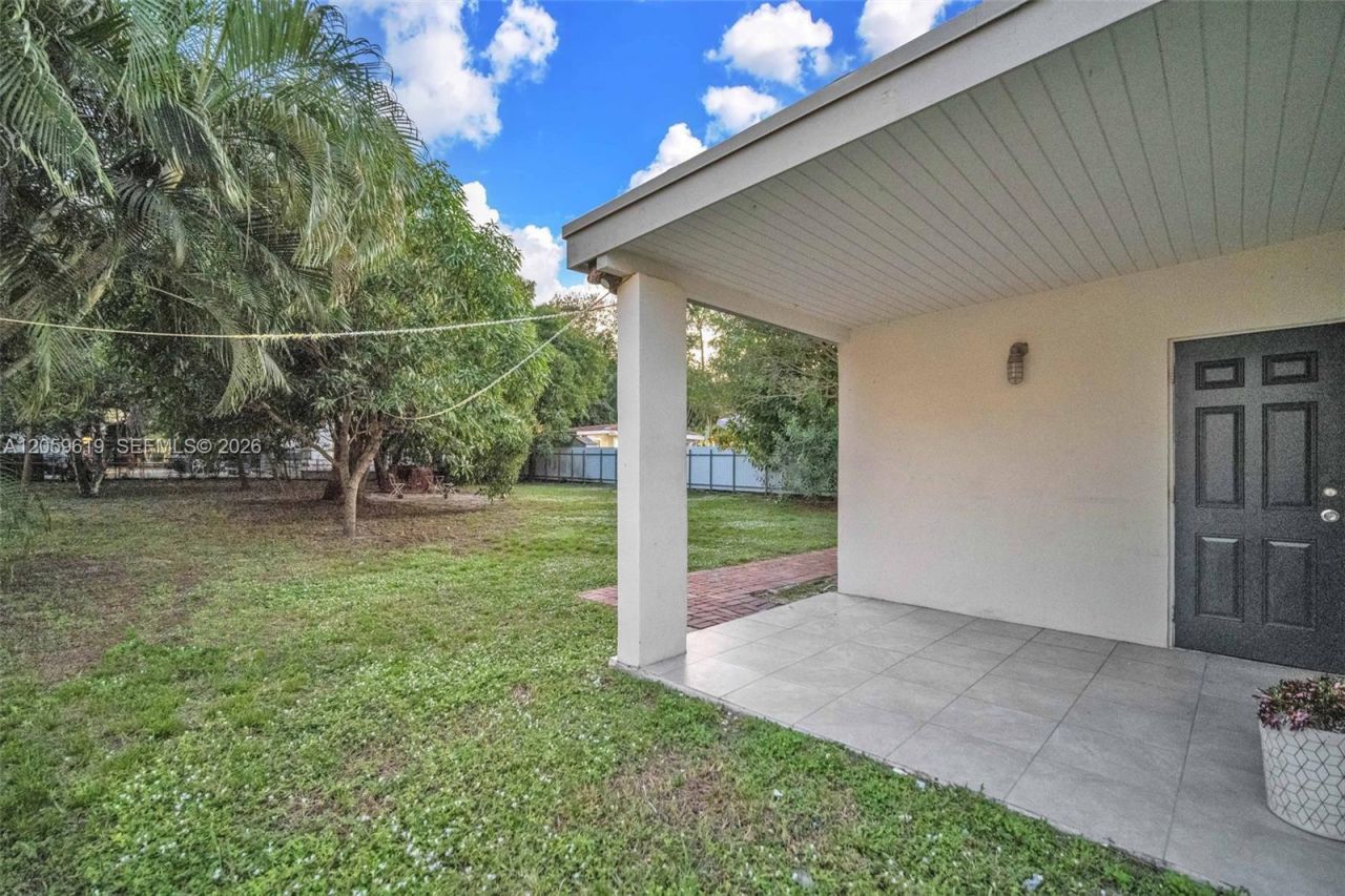 3030 NW 16th St, Unit 1, Miami, FL 33125 Photo