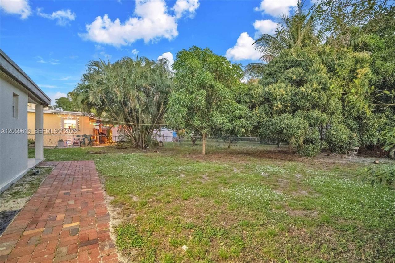 3030 NW 16th St, Unit 1, Miami, FL 33125 Photo
