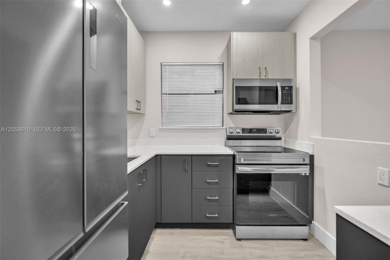 3030 NW 16th St, Unit 1, Miami, FL 33125 Photo