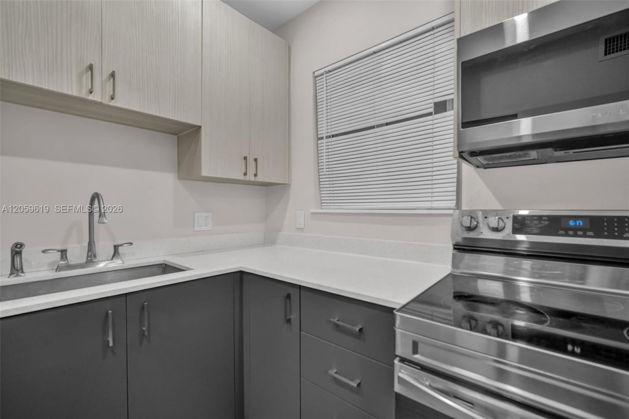 3030 NW 16th St, Unit 1, Miami, FL 33125 Photo