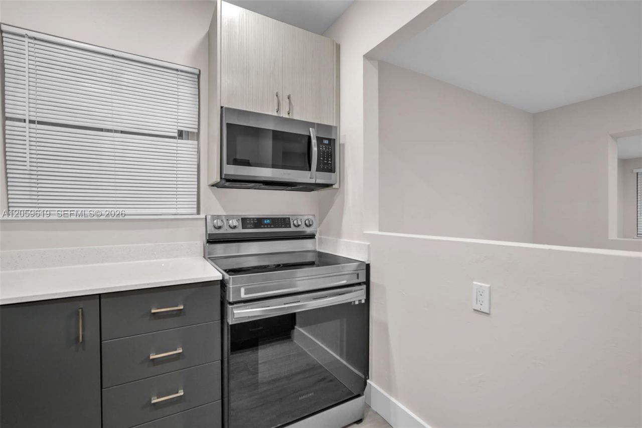 3030 NW 16th St, Unit 1, Miami, FL 33125 Photo