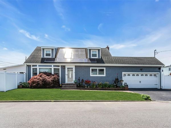 401 Beechmont Avenue , Lindenhurst, NY 11757