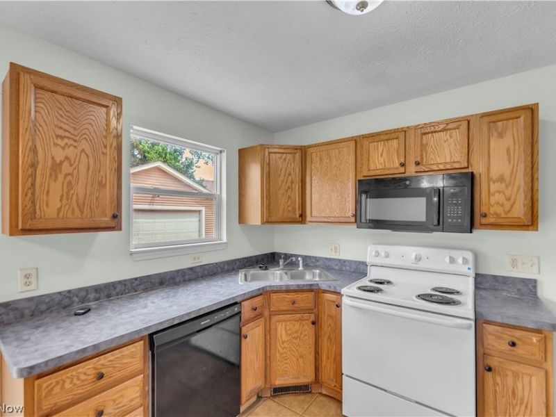 1917 Lexington Avenue, Lorain, OH 44052 Photo 8