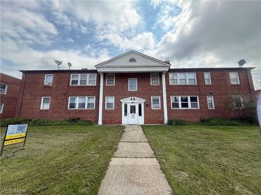 2027 Warrensville Center Road, South Euclid, OH 44121