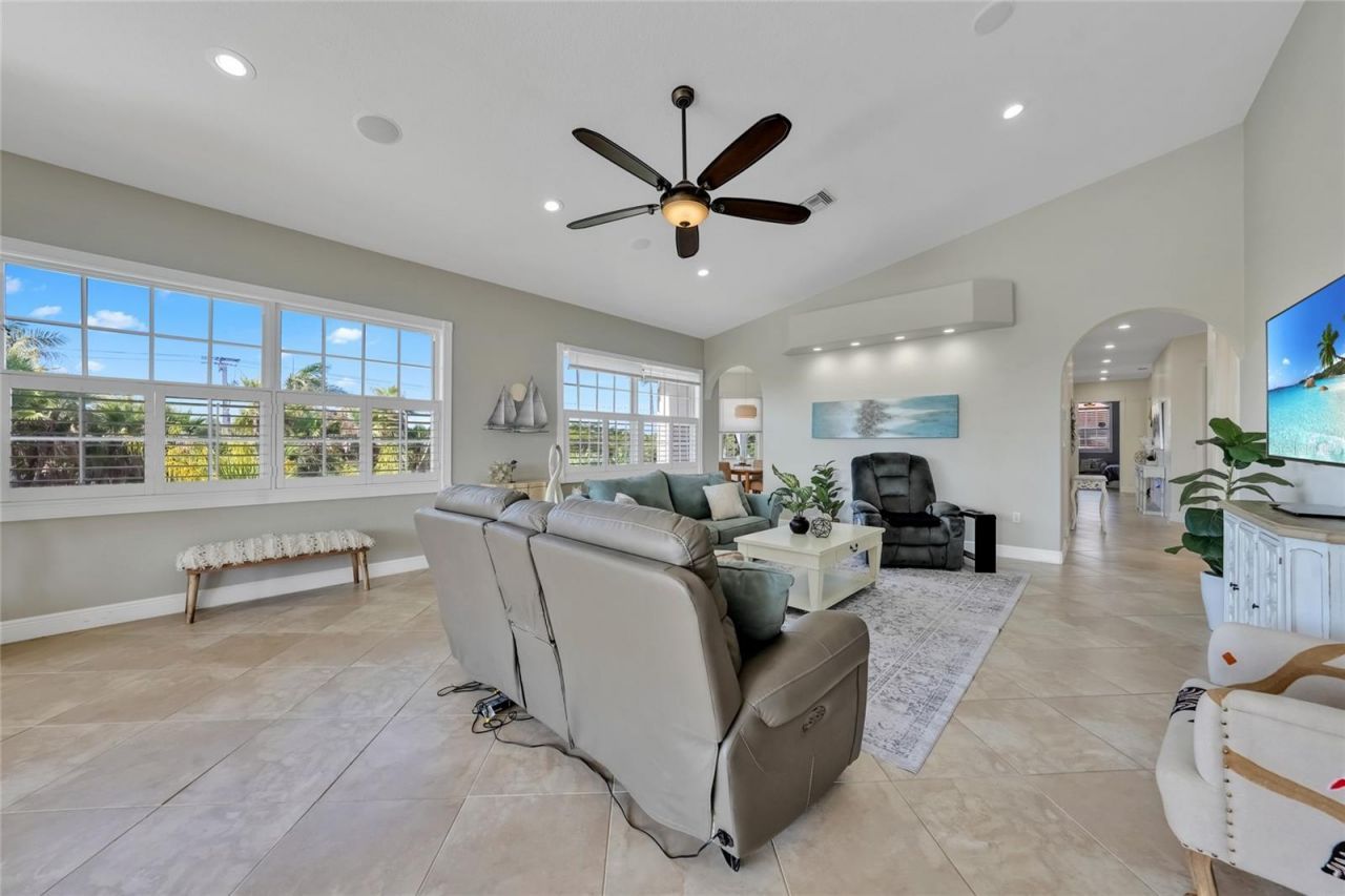 196 Tarpon Cove Boulevard, Unit 722, Punta Gorda, FL 33950 Photo