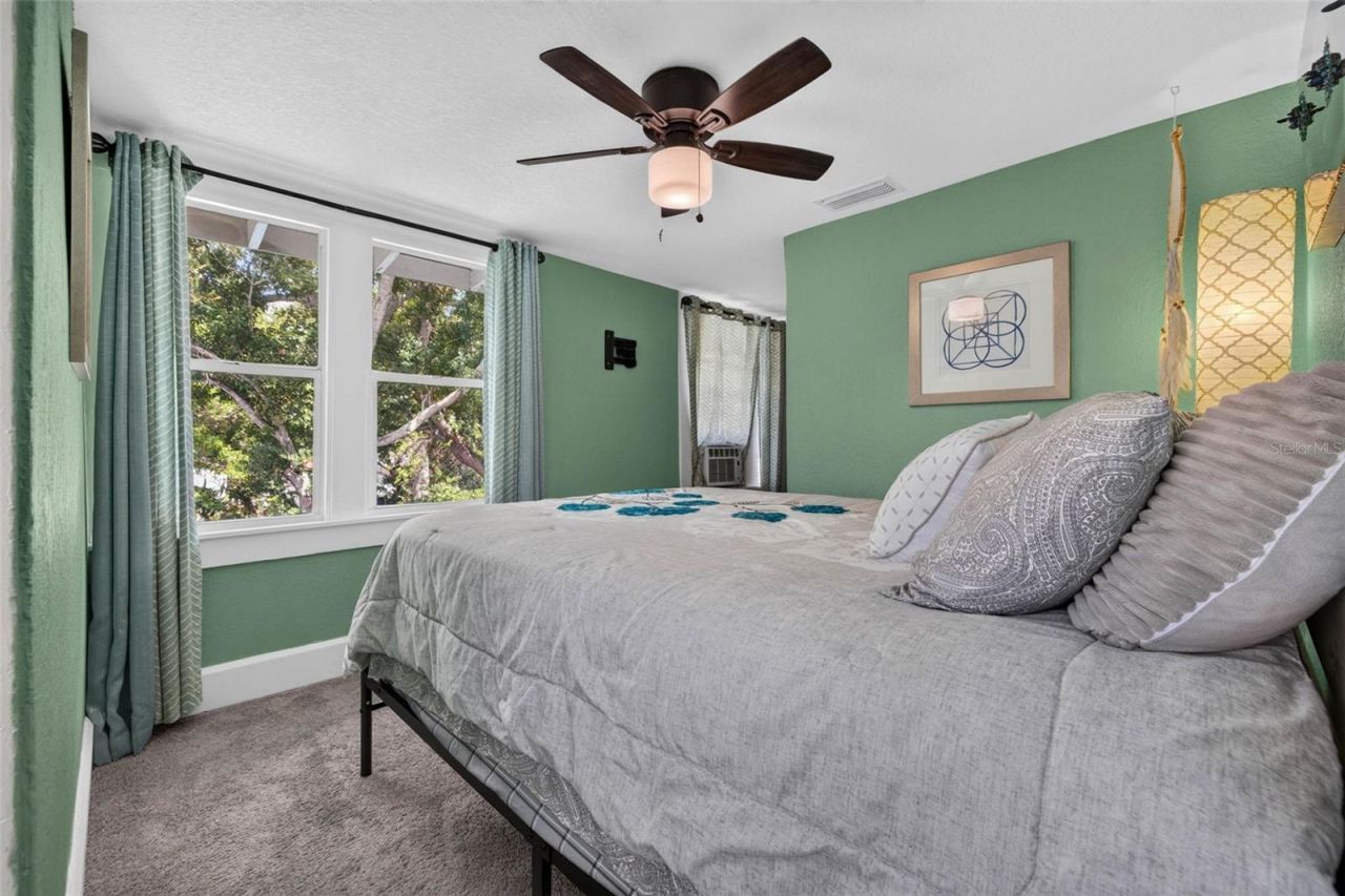 2042 14th Street S, Saint Petersburg, FL 33705 Photo