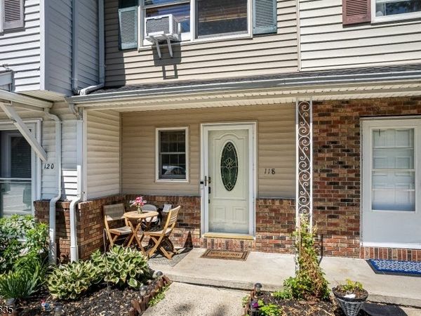118 Brook Dr, Hackettstown, NJ 07840