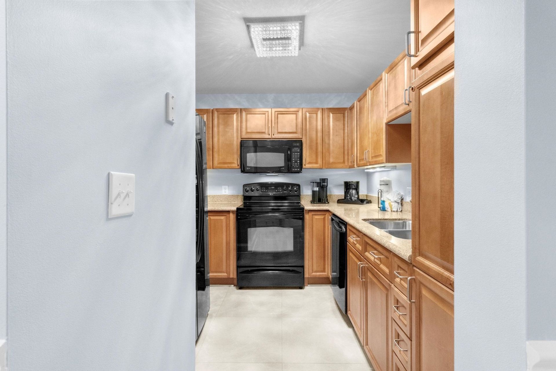 8121 Amalfi Pl. Photo 28
