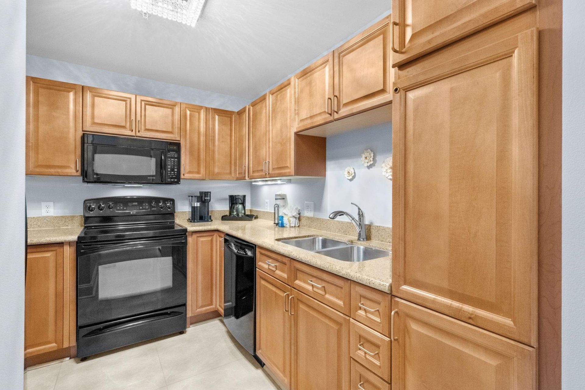 8121 Amalfi Pl. Photo 29