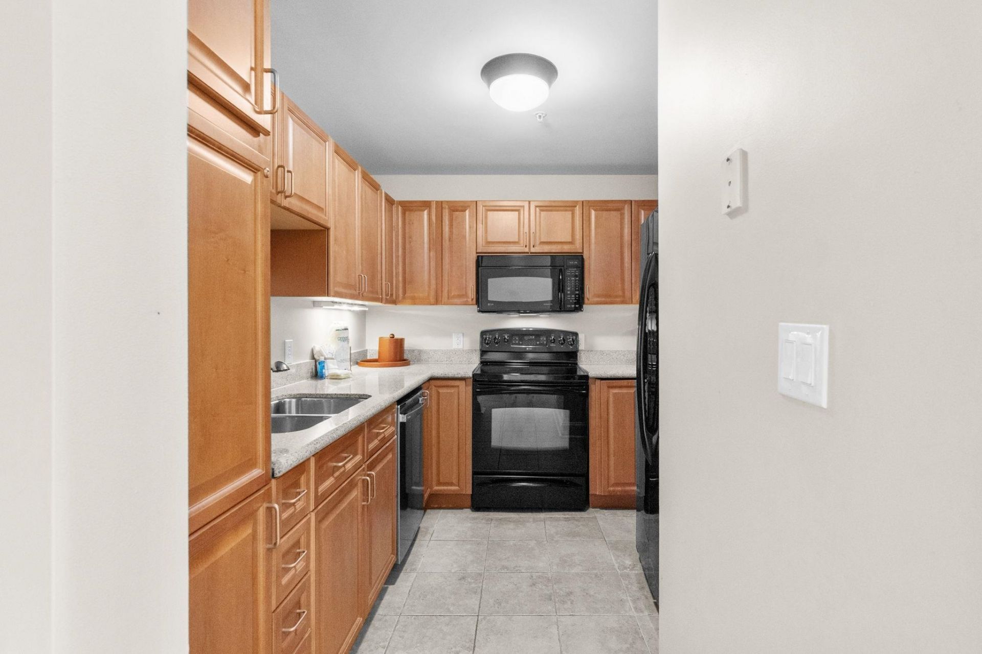 8121 Amalfi Pl. Photo 16