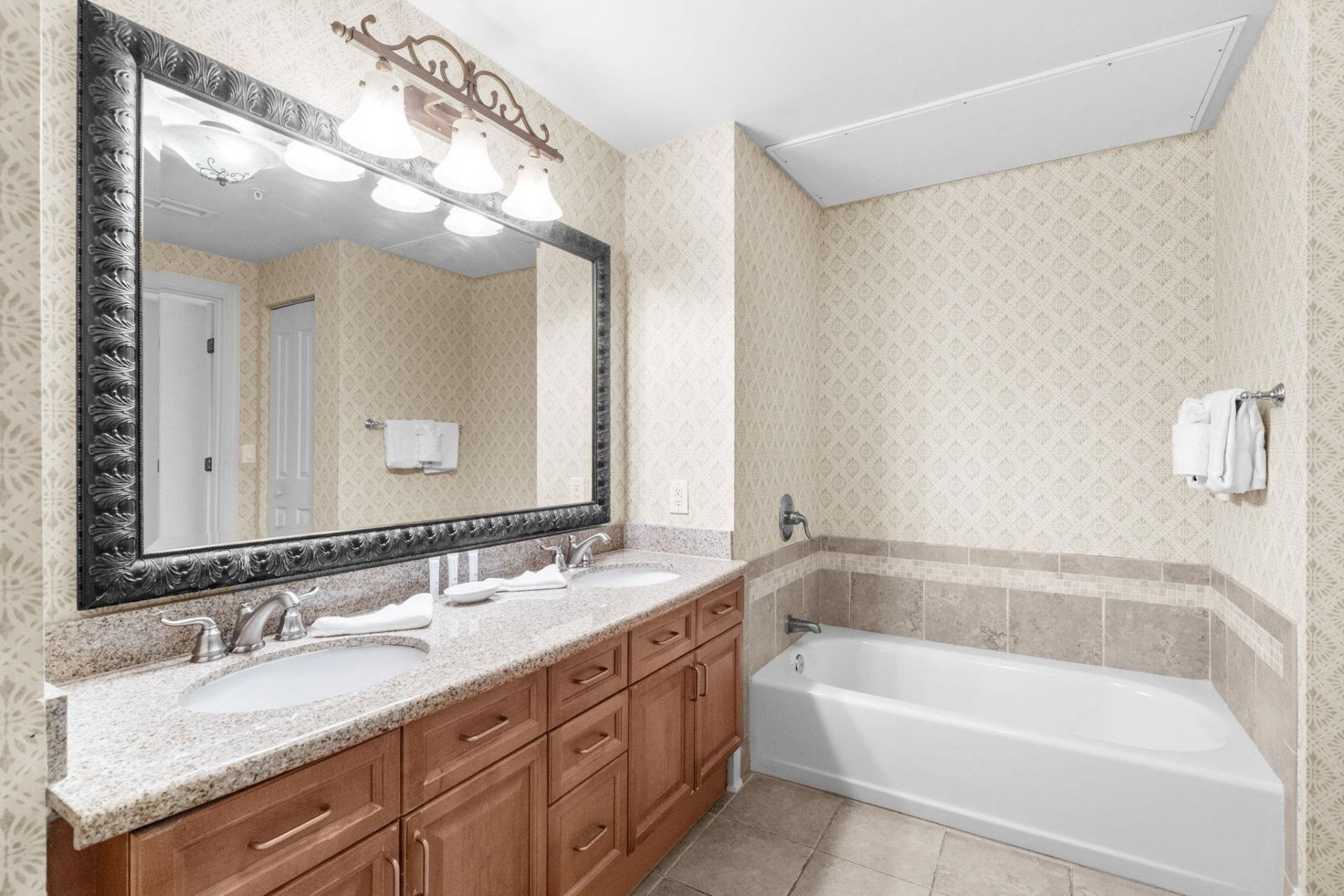 8121 Amalfi Pl. Photo 30