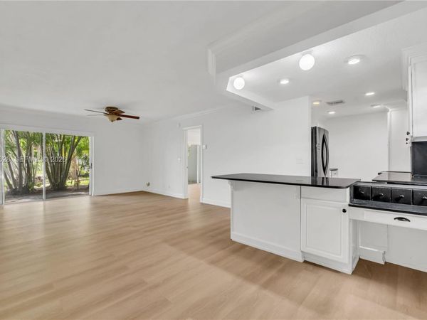 725 Hummingbird Way , Unit 107, North Palm Beach, FL 33408