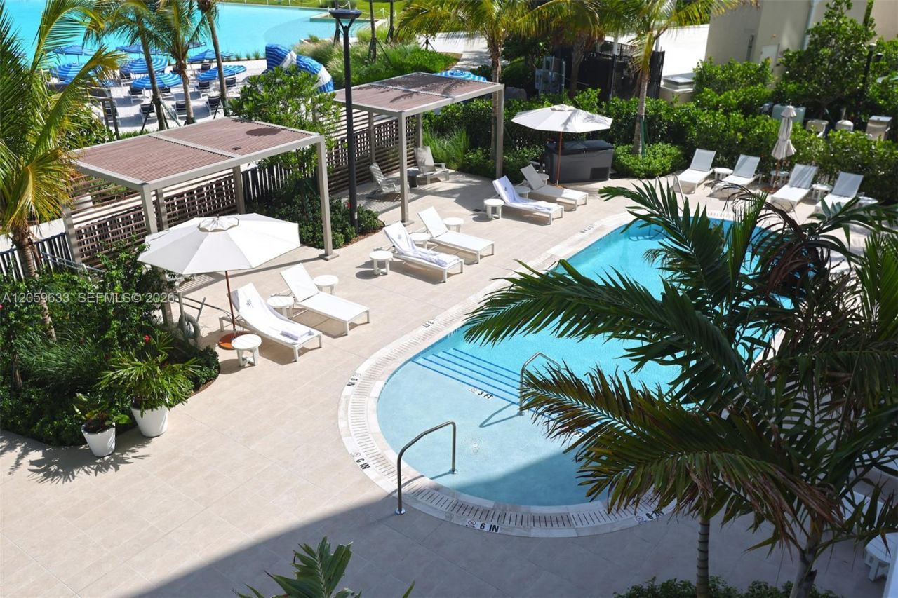 2411 Laguna Circle , Unit 209, North Miami, FL 33181 Photo