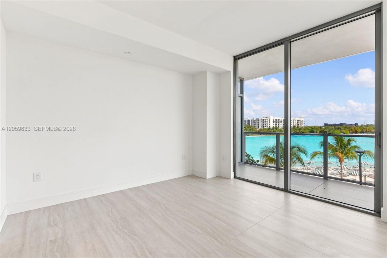 2411 Laguna Circle , Unit 209, North Miami, FL 33181 Photo