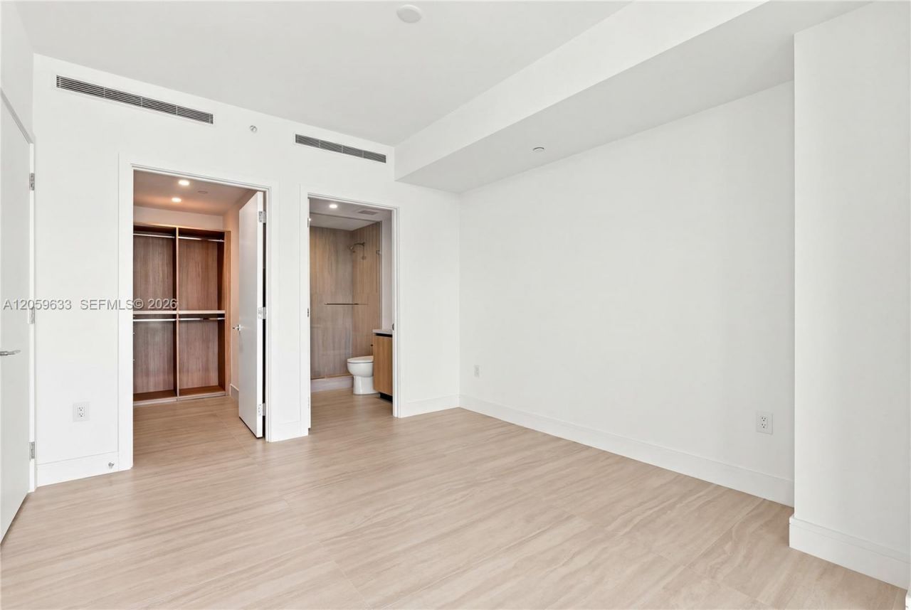 2411 Laguna Circle , Unit 209, North Miami, FL 33181 Photo