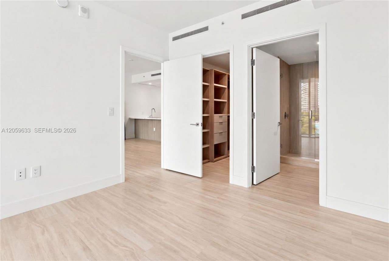 2411 Laguna Circle , Unit 209, North Miami, FL 33181 Photo