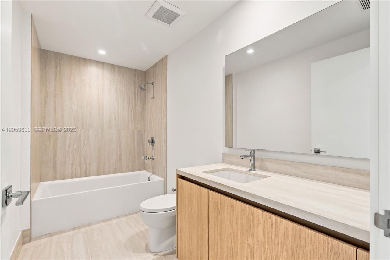 2411 Laguna Circle , Unit 209, North Miami, FL 33181 Photo