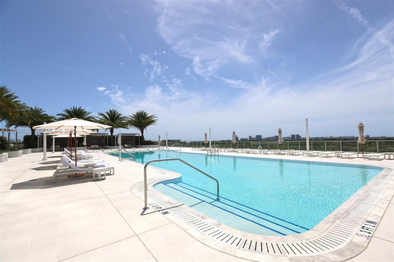 2411 Laguna Circle , Unit 209, North Miami, FL 33181 Photo