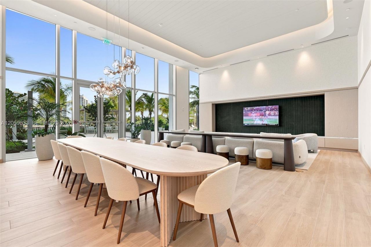 2411 Laguna Circle , Unit 209, North Miami, FL 33181 Photo