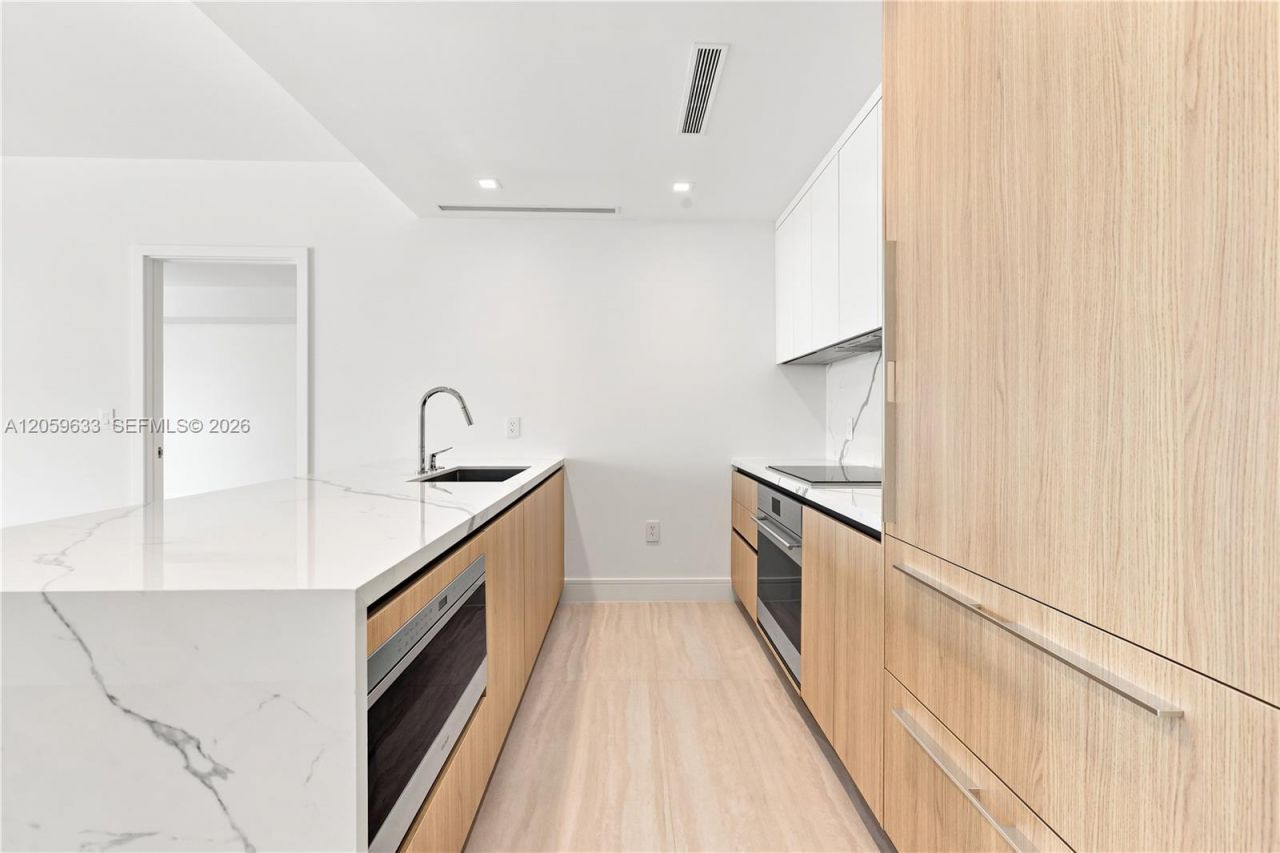 2411 Laguna Circle , Unit 209, North Miami, FL 33181 Photo