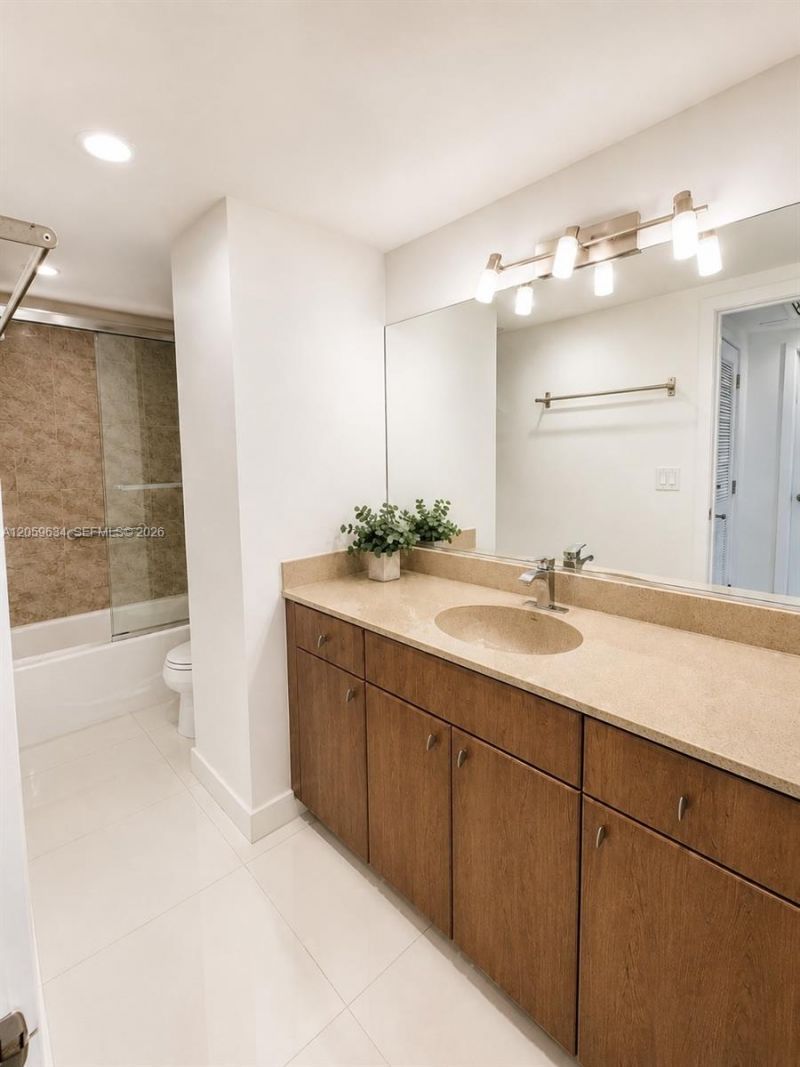 401 69th St, Unit 304, Miami Beach, FL 33141 Photo