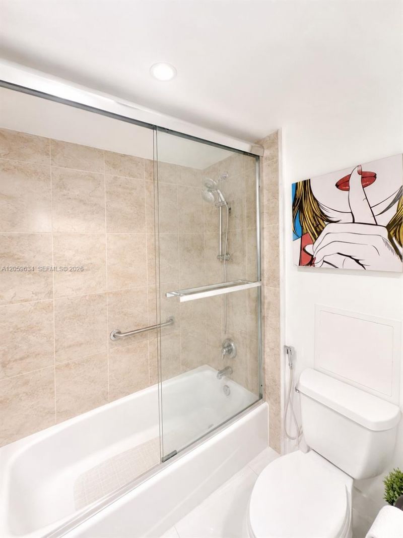 401 69th St, Unit 304, Miami Beach, FL 33141 Photo