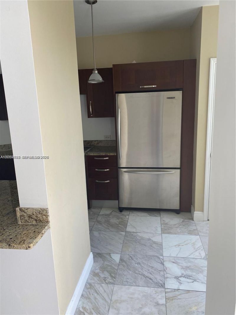 19900 E Country Club Dr , Unit 310, Aventura, FL 33180 Photo