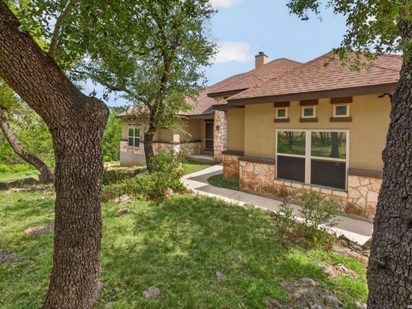 806 SHADY HOLW, New Braunfels, TX 78132