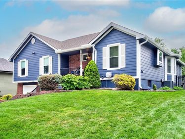 1743 Ridgeview Drive, Lee's Summit, MO 64086