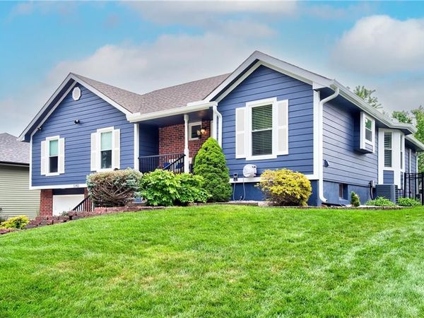 1743 Ridgeview Drive, Lee's Summit, MO 64086